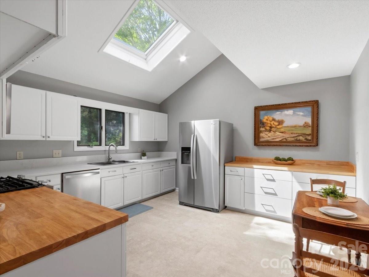 301 Robertson Street Burnsville NC 28714