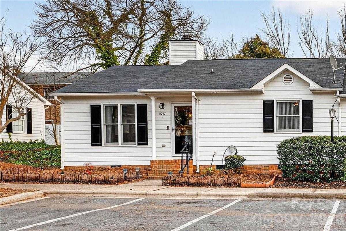 5917 Crape Myrtle Lane Charlotte NC 28216