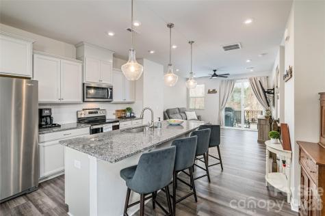 1206 Keydet Drive Charlotte NC 28216