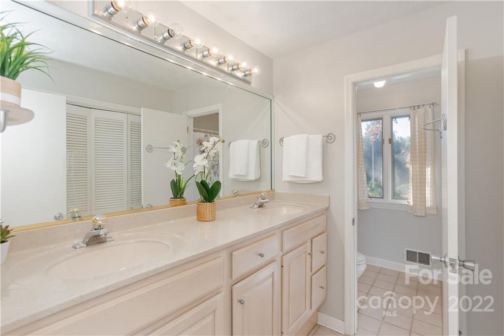 10 Ballantree Drive Asheville NC 28803