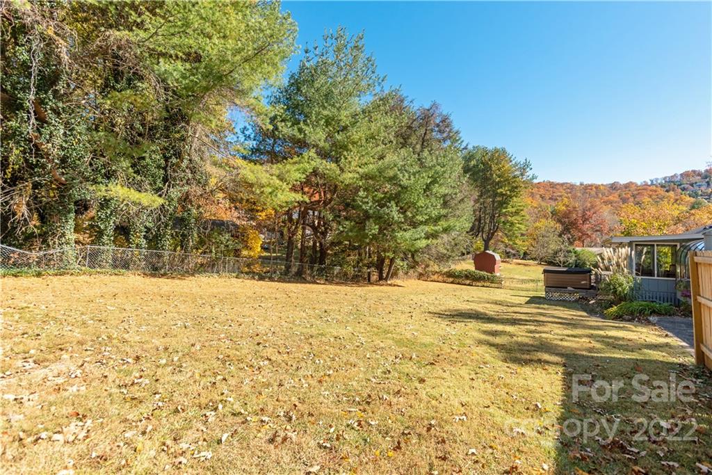 10 Ballantree Drive Asheville NC 28803