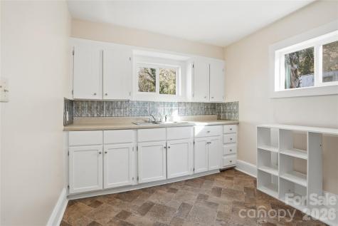 358 N Cleghorn Street Rutherfordton NC 28139