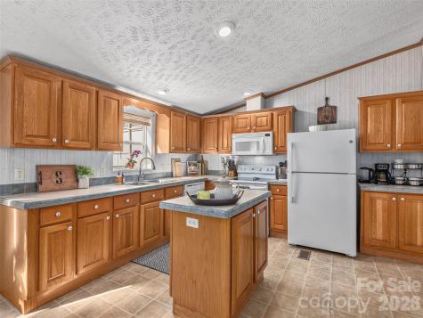 114 Gateway Cove Canton NC 28716