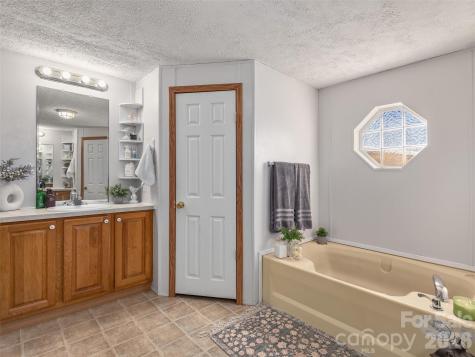114 Gateway Cove Canton NC 28716
