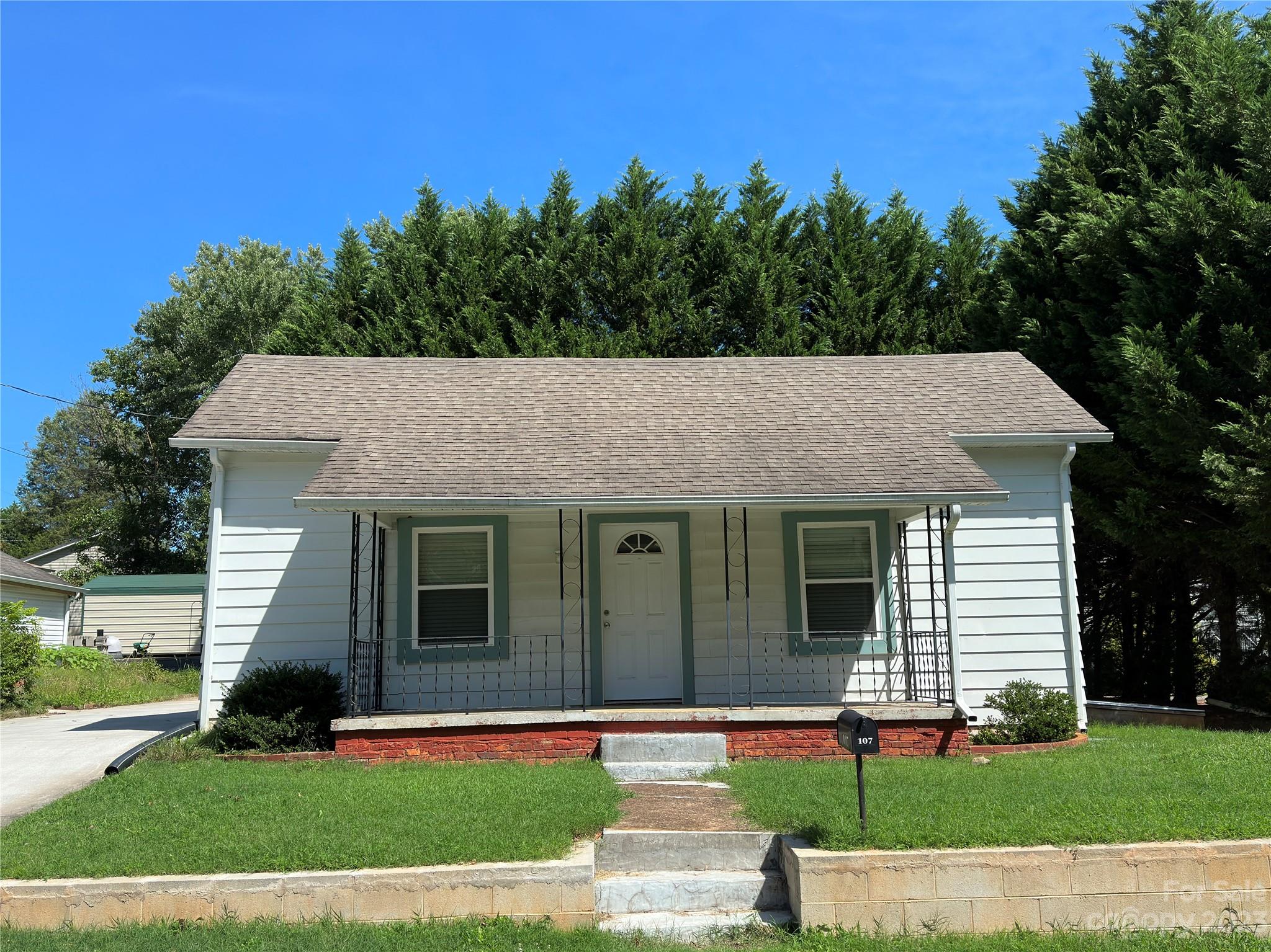107 N Spring Avenue Newton NC 28658