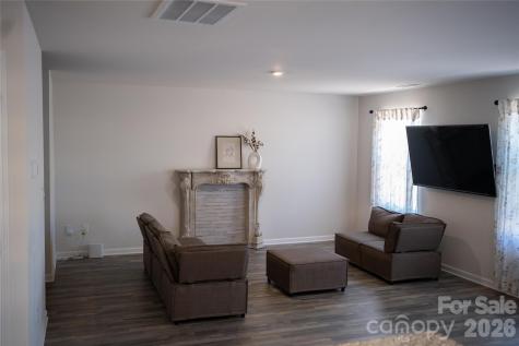 1563 Catskill Way Newton NC 28658
