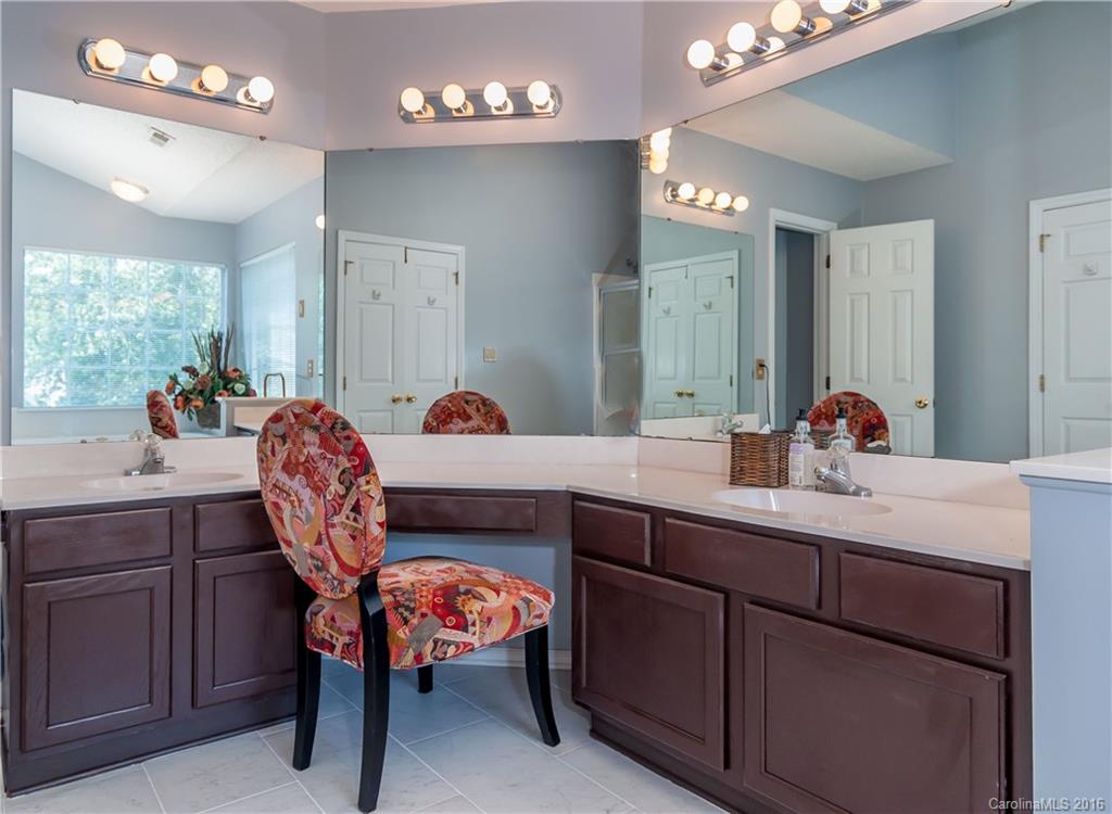 8819 Breezy Knoll Court Charlotte NC 28210