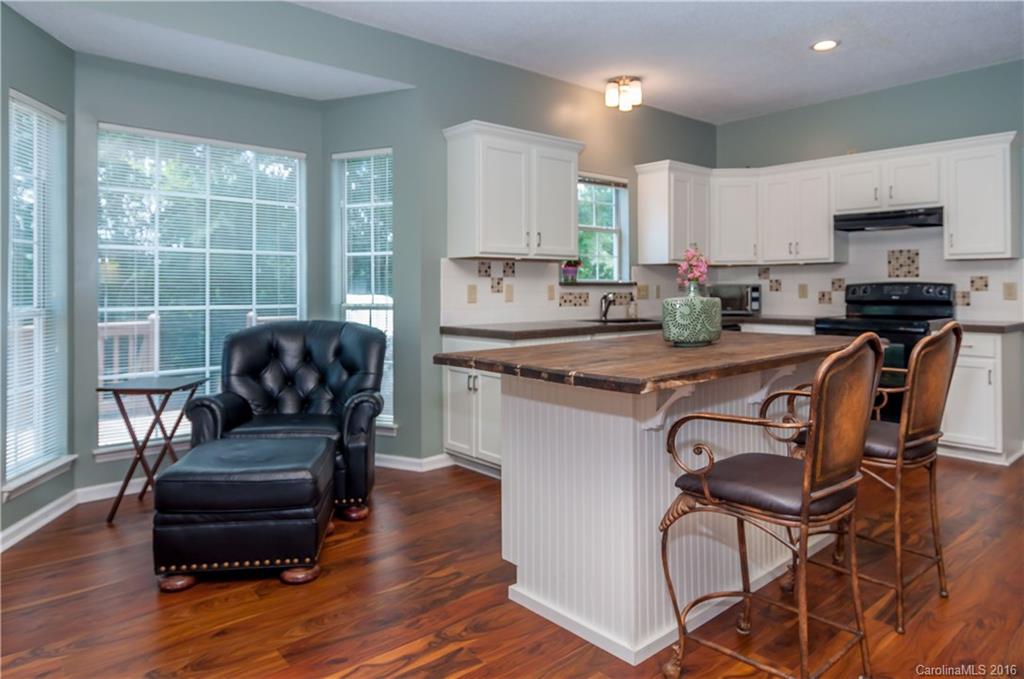 8819 Breezy Knoll Court Charlotte NC 28210