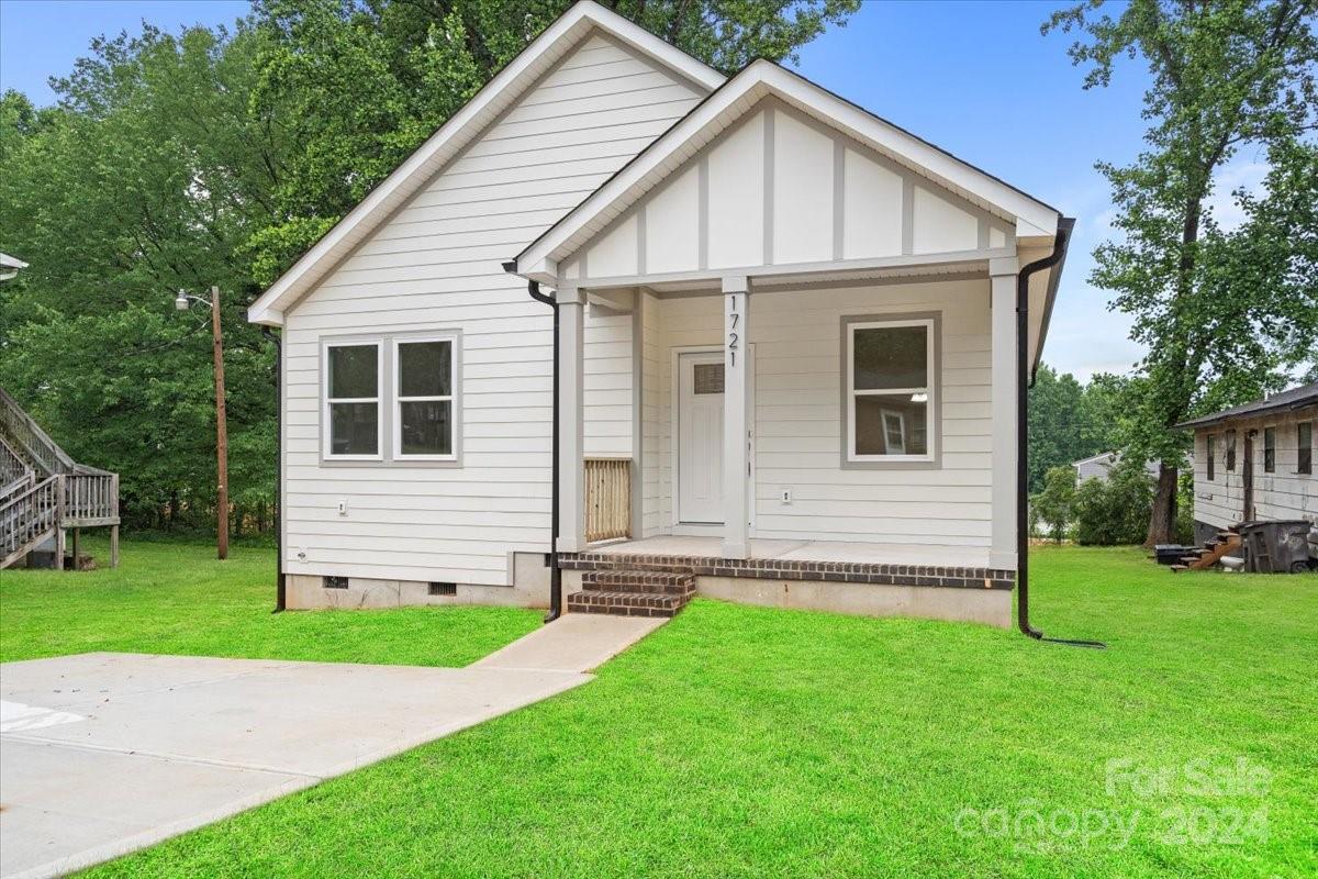 1721 E Cloaninger Avenue Statesville NC 28625