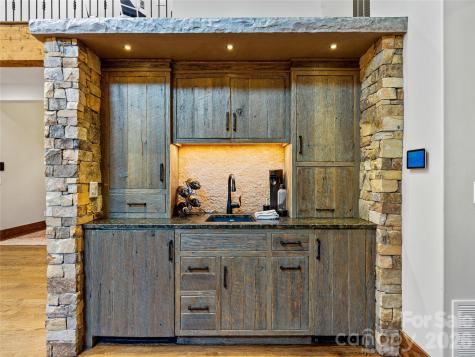 64 Bee Tree Way Lake Toxaway NC 28747