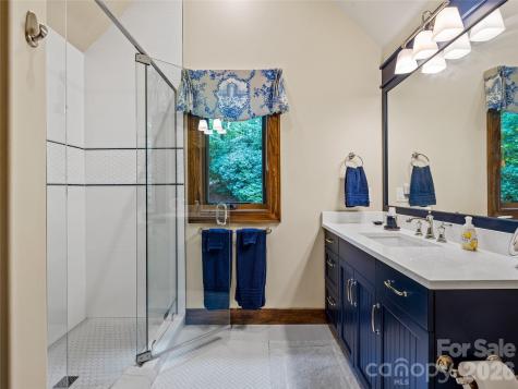 64 Bee Tree Way Lake Toxaway NC 28747