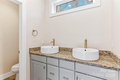 22 Ben Lippen Road Asheville NC 28806