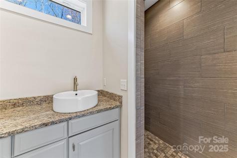 22 Ben Lippen Road Asheville NC 28806