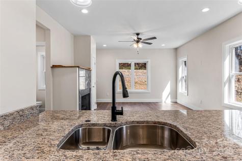 22 Ben Lippen Road Asheville NC 28806