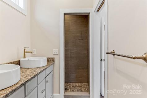 22 Ben Lippen Road Asheville NC 28806