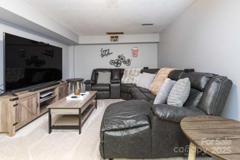 936 Toxaway Drive Hendersonville NC 28791