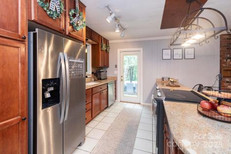 936 Toxaway Drive Hendersonville NC 28791