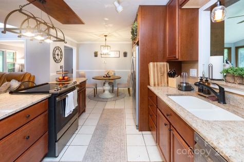 936 Toxaway Drive Hendersonville NC 28791