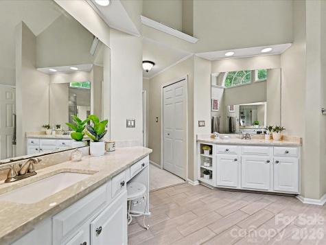 17405 Lynx Den Court Davidson NC 28036