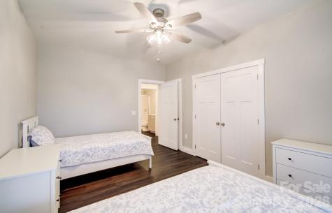 182 Ellerslie Acre Hendersonville NC 28739