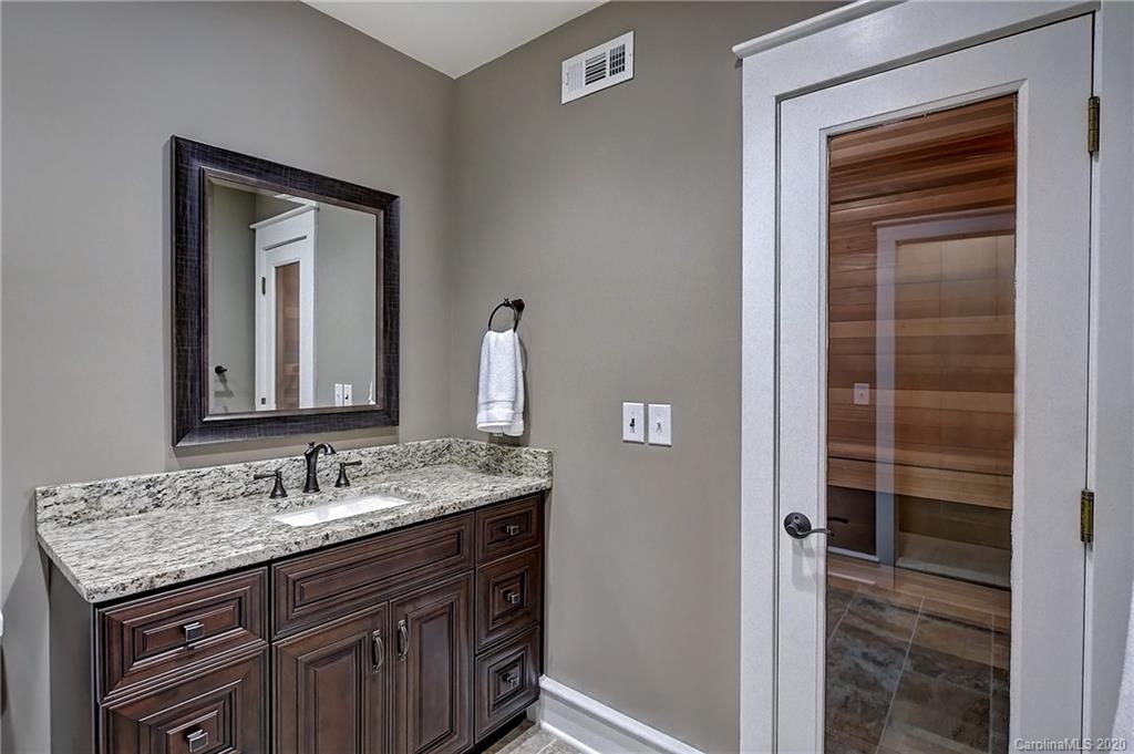 1218 Wareham Court Charlotte NC 28207