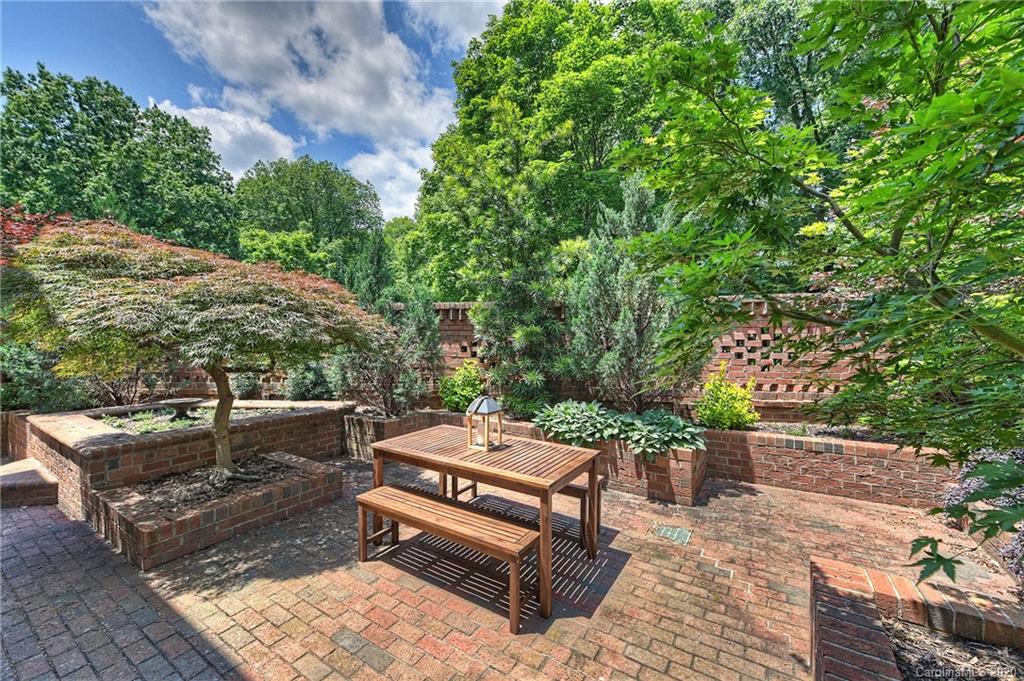 1218 Wareham Court Charlotte NC 28207