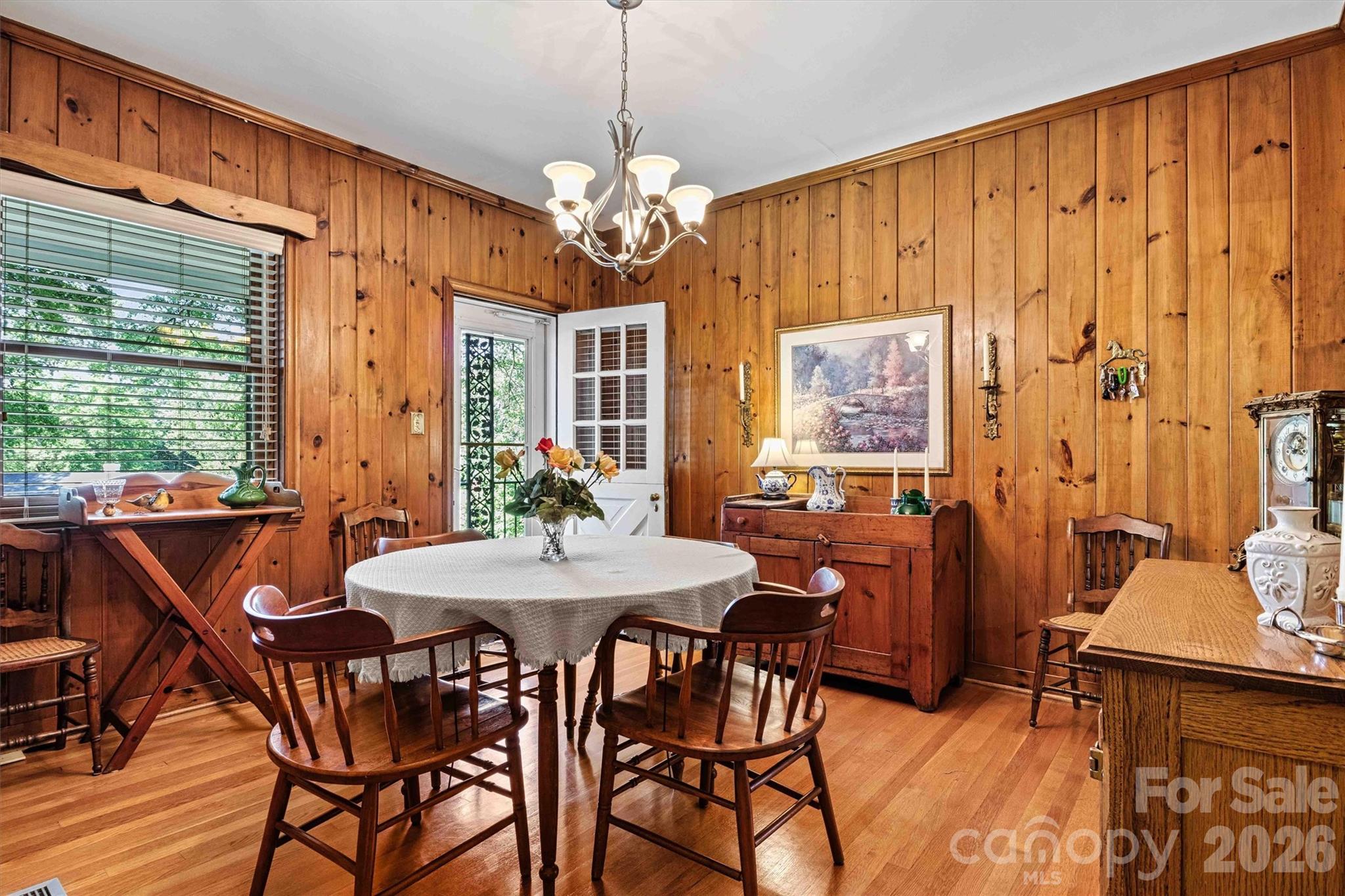 842 North Center Street Hickory NC 28601