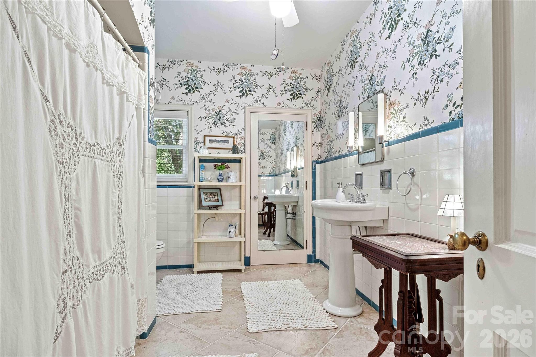842 North Center Street Hickory NC 28601