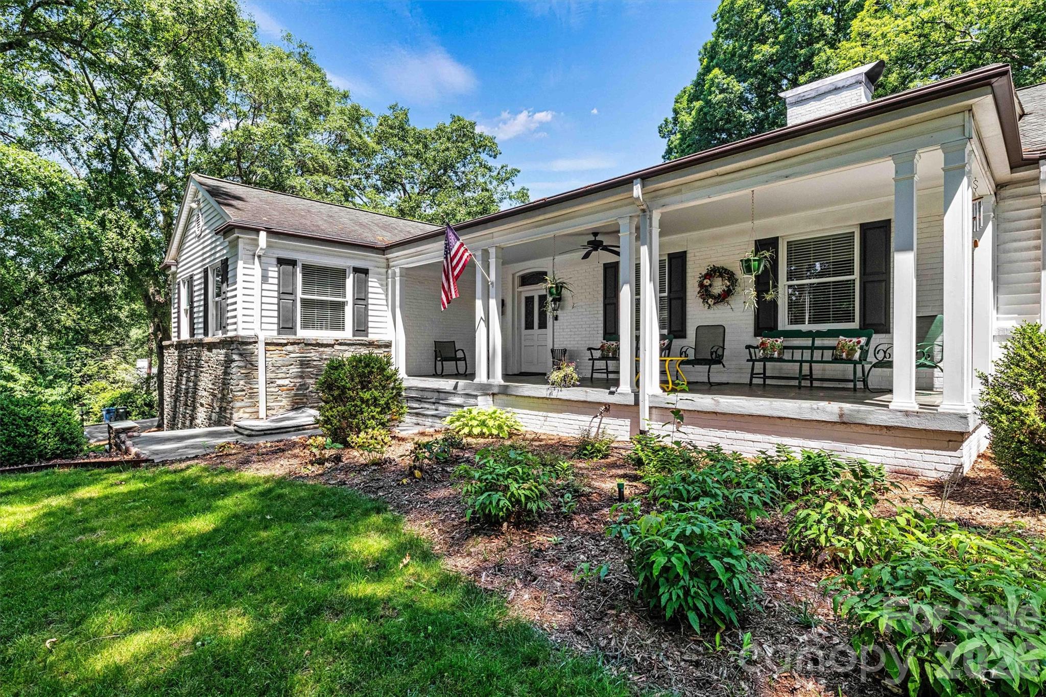 842 North Center Street Hickory NC 28601