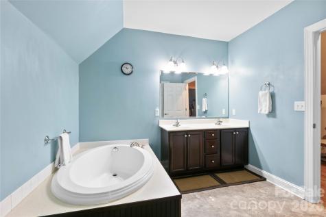 28 Chapel Park Road Asheville NC 28803