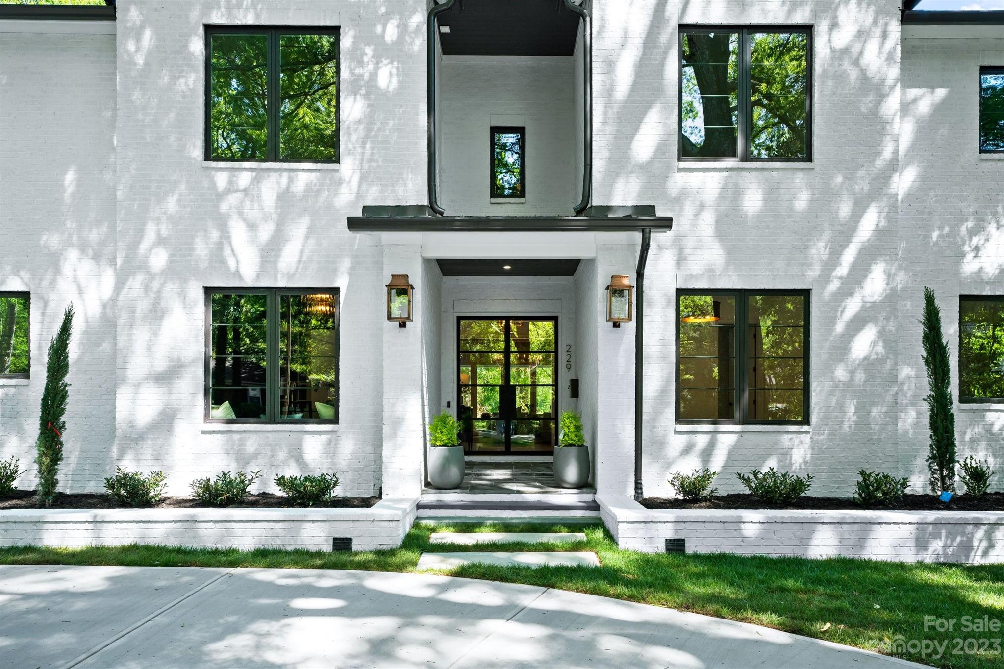 229 N Canterbury Road Charlotte NC 28211