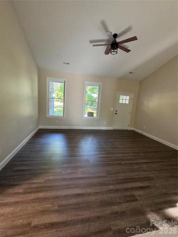 530 Oakwood Circle Lexington NC 27295