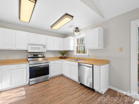 331 River Ridge Drive Burnsville NC 28714
