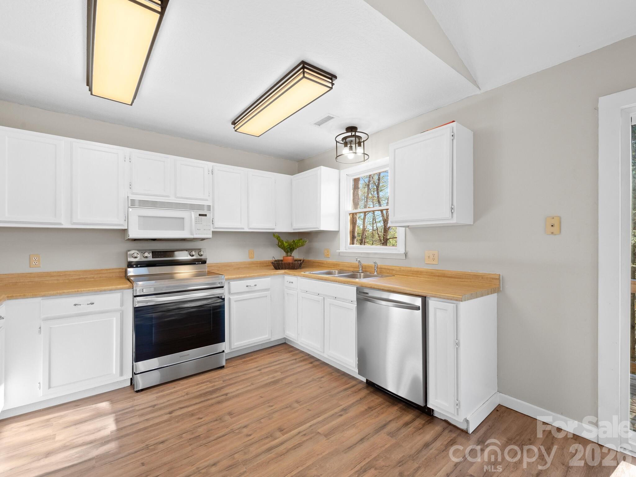 331 River Ridge Drive Burnsville NC 28714