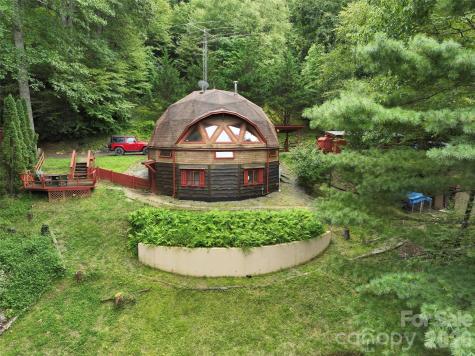 60 Persimmons Lane Burnsville NC 28714