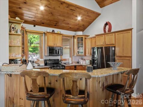 15 Ivy Point Lane Burnsville NC 28714