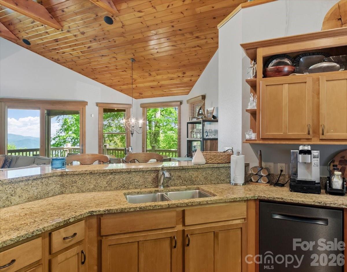 15 Ivy Point Lane Burnsville NC 28714