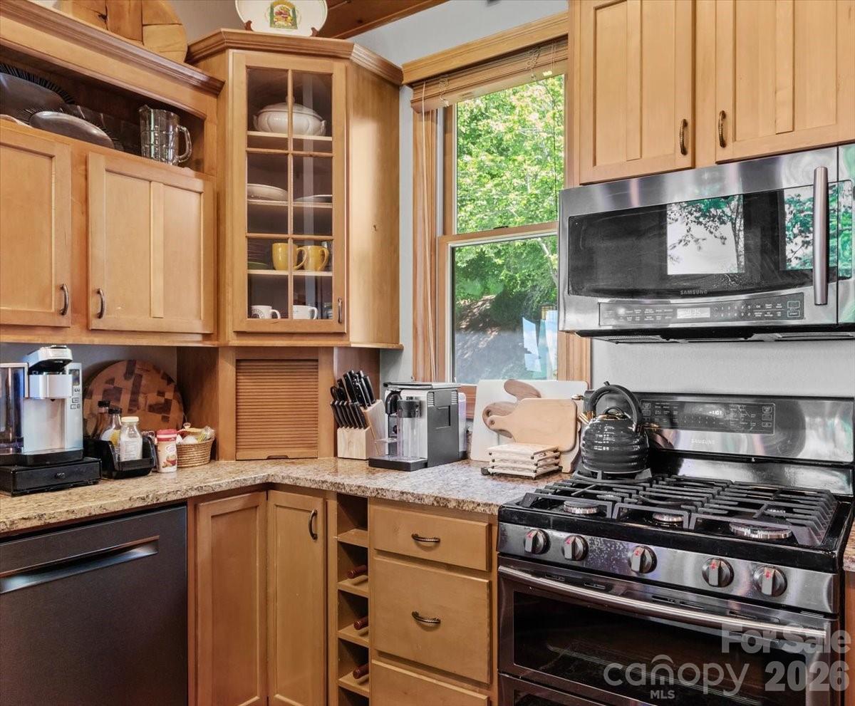 15 Ivy Point Lane Burnsville NC 28714