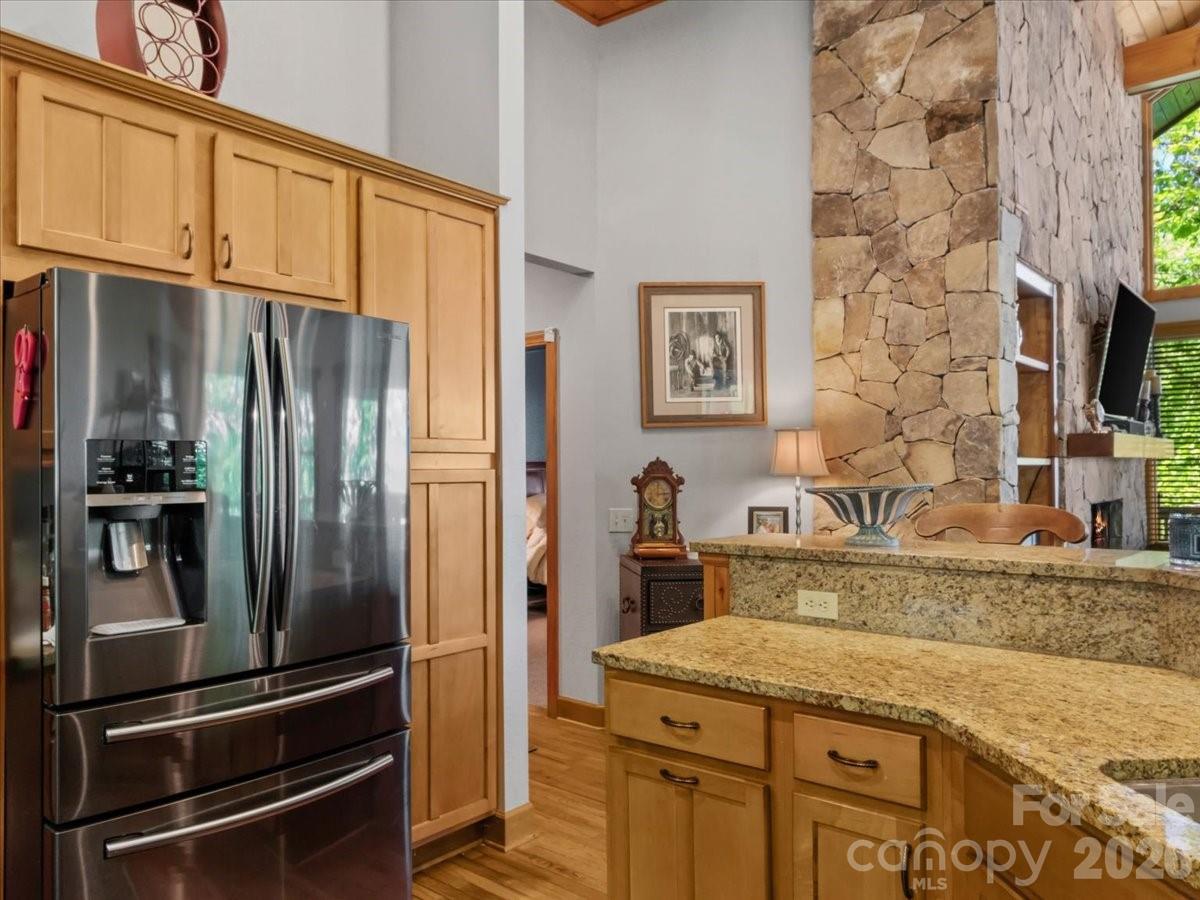 15 Ivy Point Lane Burnsville NC 28714