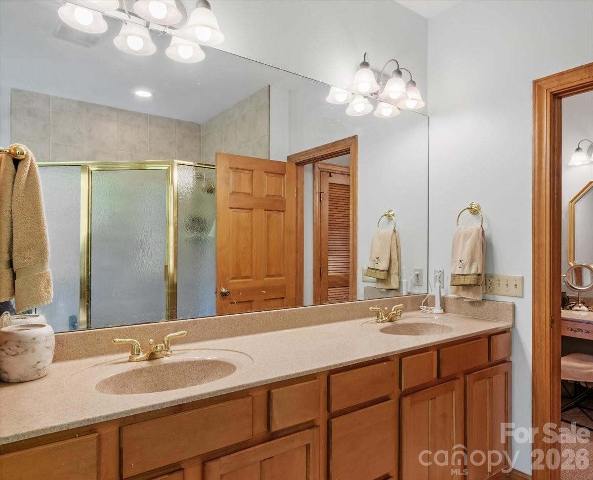 15 Ivy Point Lane Burnsville NC 28714