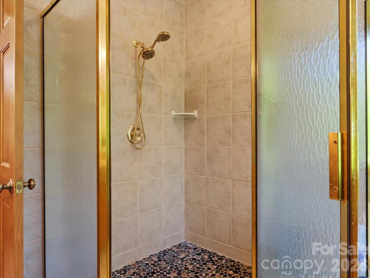 15 Ivy Point Lane Burnsville NC 28714