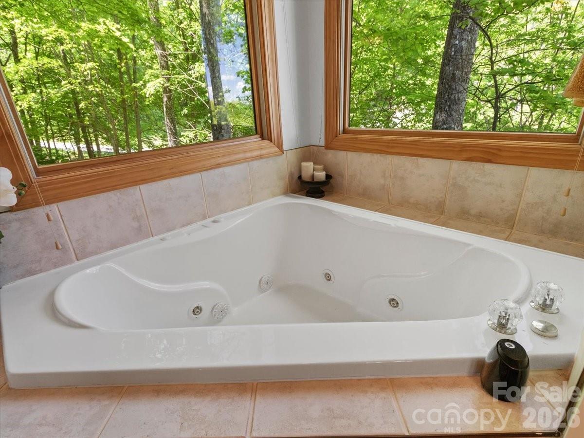 15 Ivy Point Lane Burnsville NC 28714