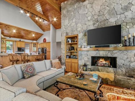 15 Ivy Point Lane Burnsville NC 28714