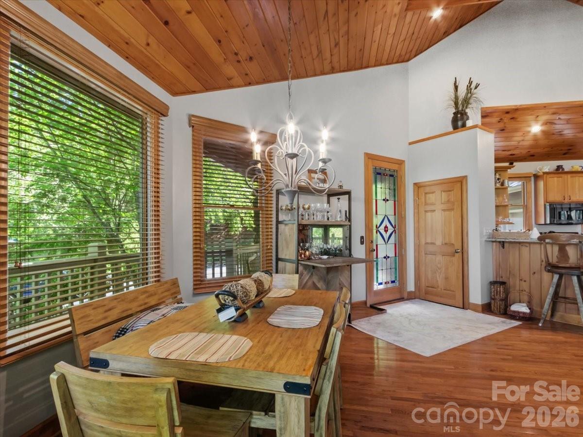 15 Ivy Point Lane Burnsville NC 28714