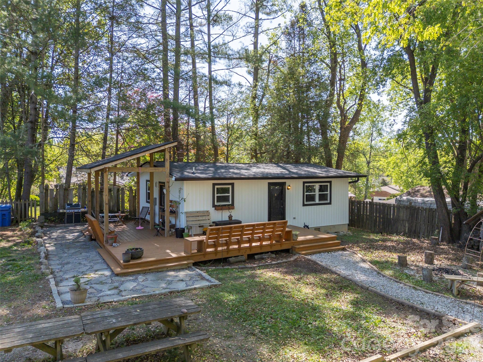 1737 Shano Drive Hendersonville NC 28791
