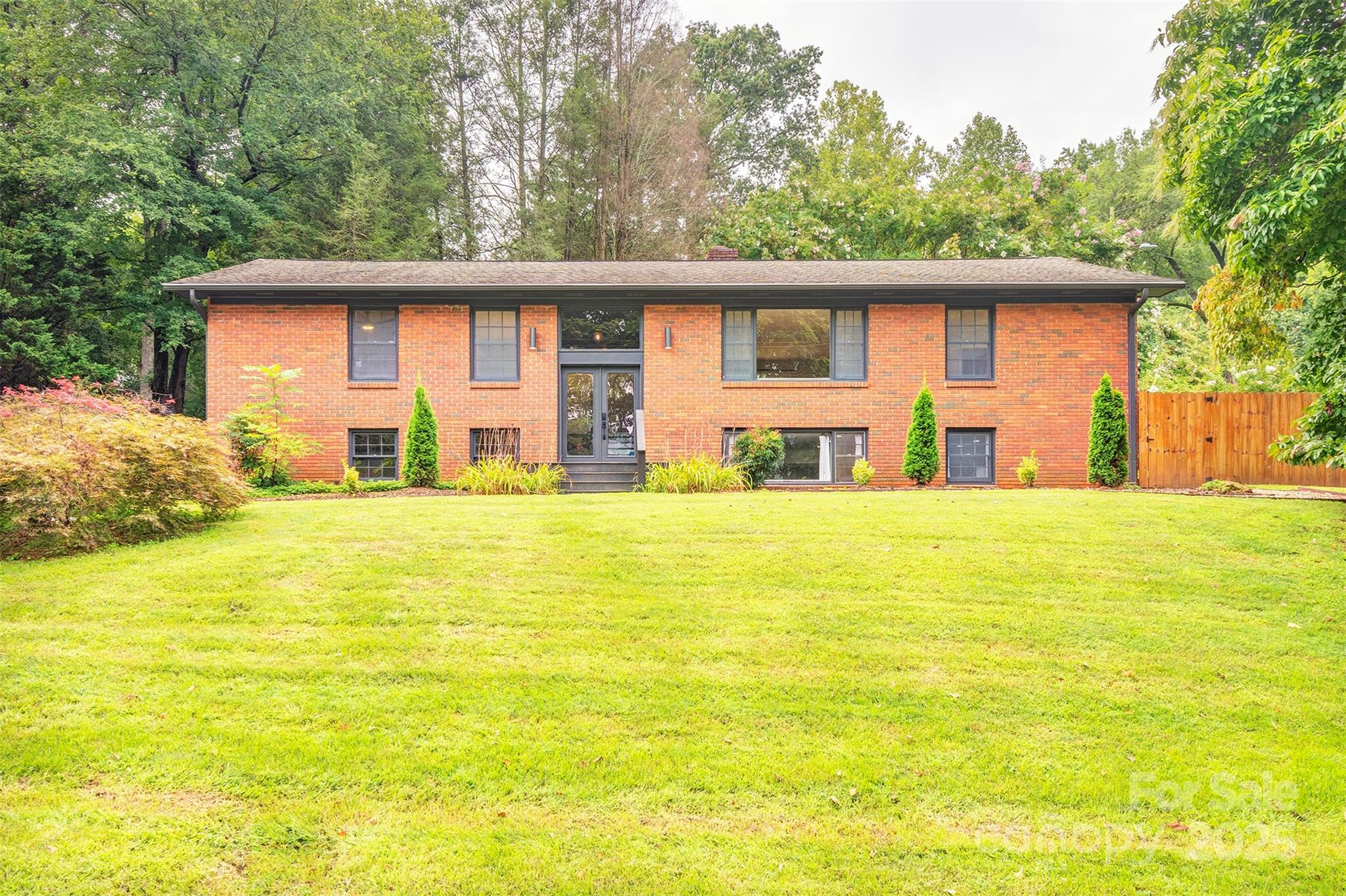 16 Beechwood Road Asheville NC 28805