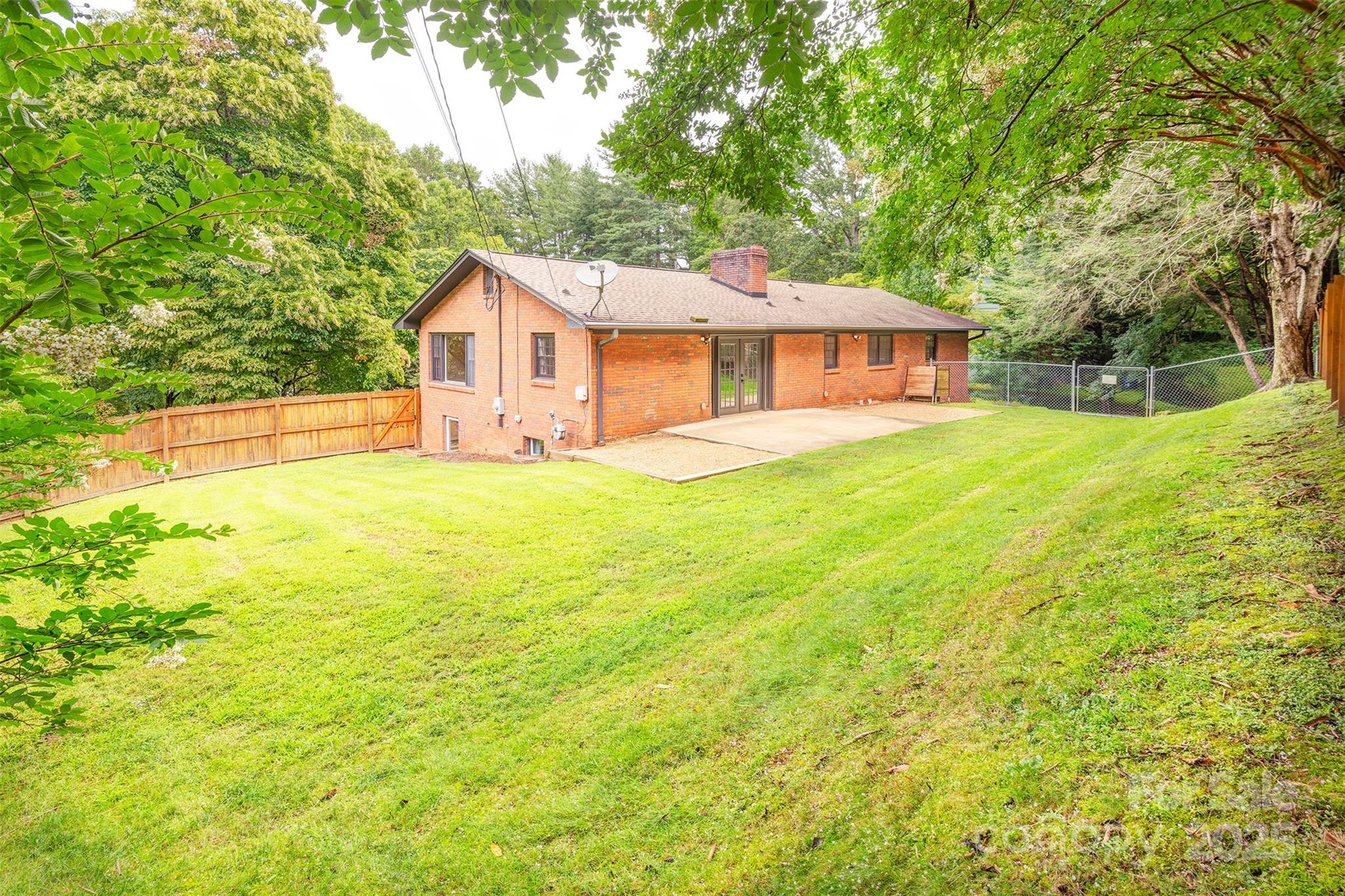 16 Beechwood Road Asheville NC 28805