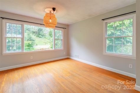16 Beechwood Road Asheville NC 28805