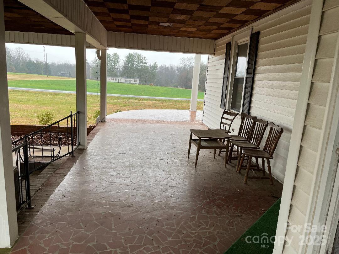 526 W Houstonville Road W Hamptonville NC 27020