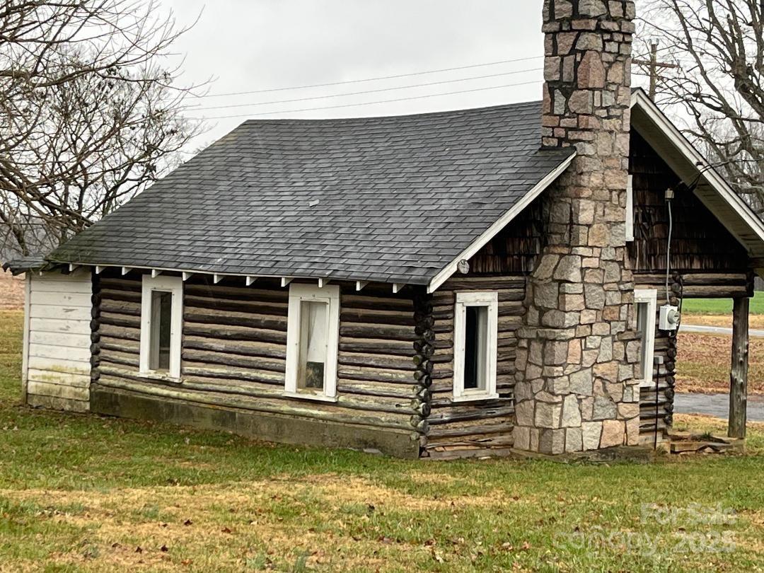 526 W Houstonville Road W Hamptonville NC 27020
